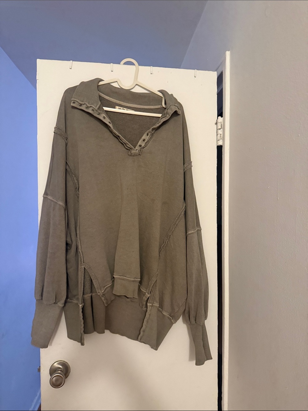 We The Free Camden Henley Sweatshirt NWOT - Picture 4 of 5